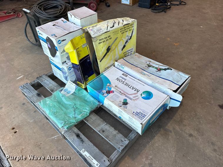 image for item ET0106 Miller Thunderbolt 210 welder