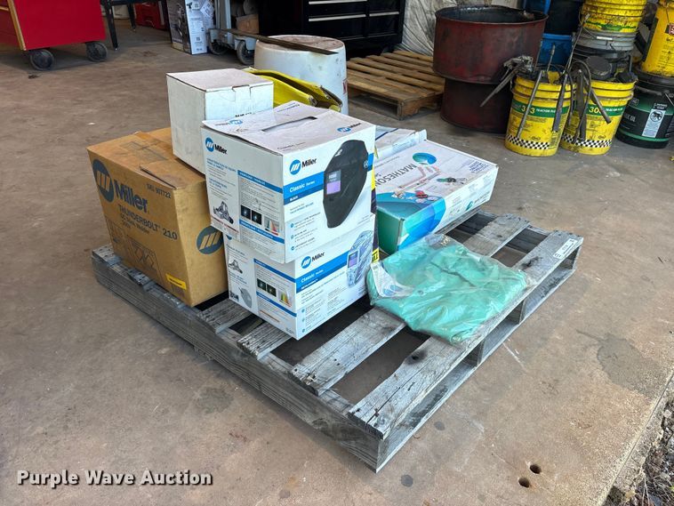image for item ET0106 Miller Thunderbolt 210 welder