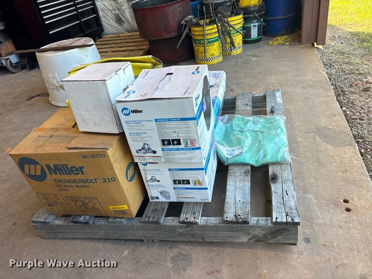 image for item ET0106 Miller Thunderbolt 210 welder