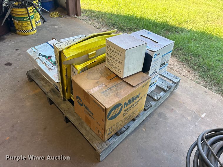 image for item ET0106 Miller Thunderbolt 210 welder