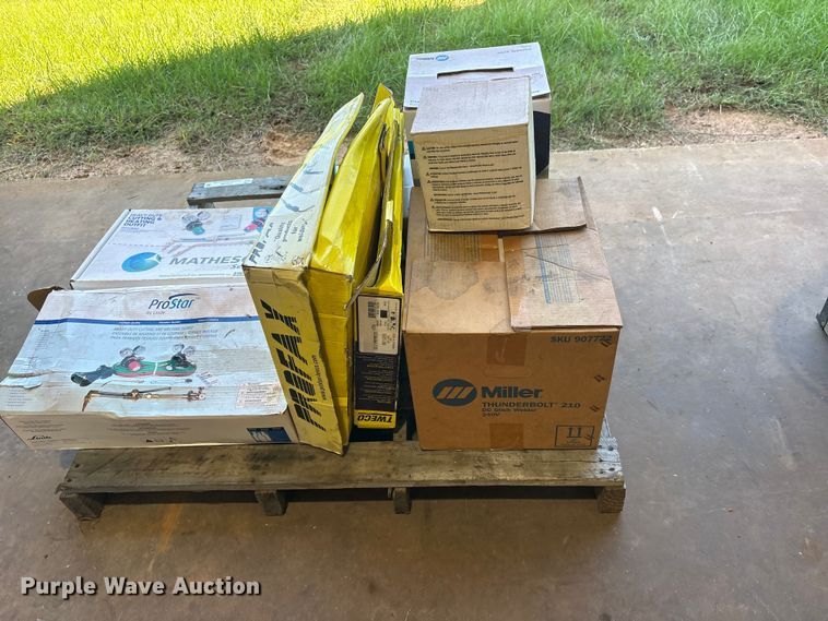 image for item ET0106 Miller Thunderbolt 210 welder