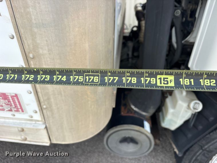 image for item ET0120 2005 Isuzu NPR box truck