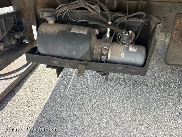 image for item ET0120 2005 Isuzu NPR box truck
