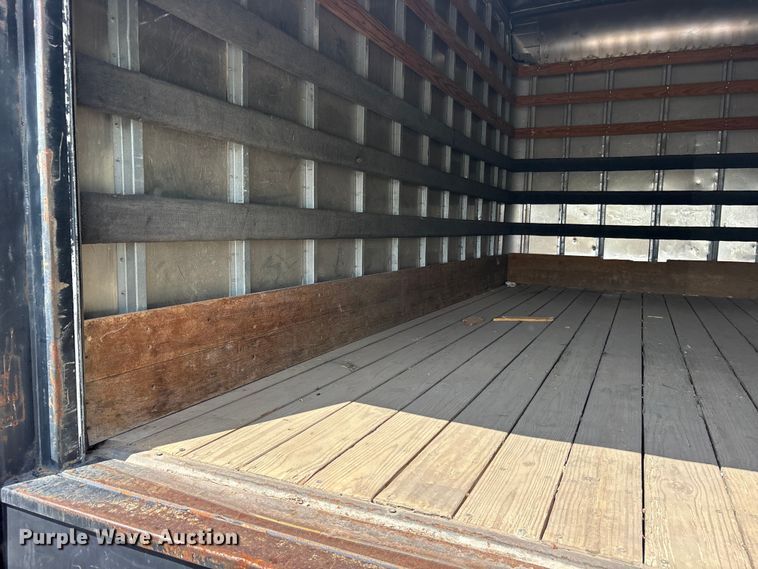 image for item ET0120 2005 Isuzu NPR box truck