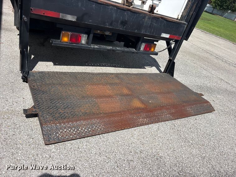 image for item ET0120 2005 Isuzu NPR box truck