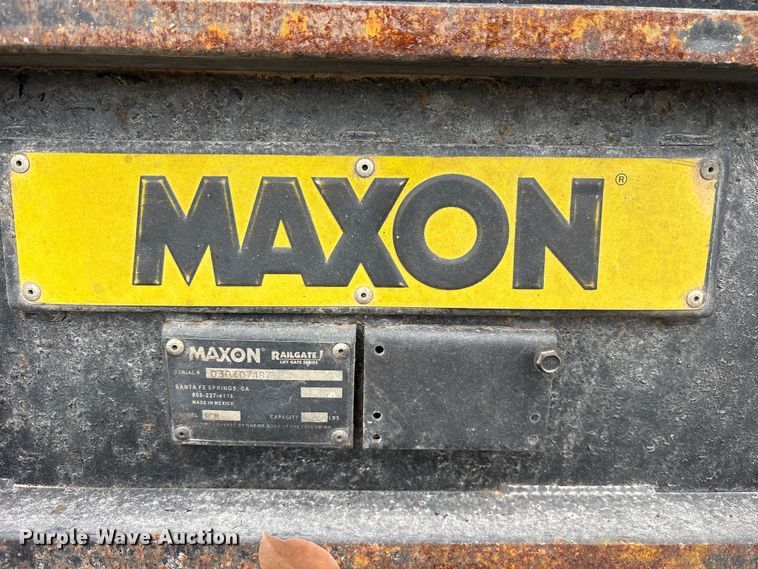 image for item ET0120 2005 Isuzu NPR box truck