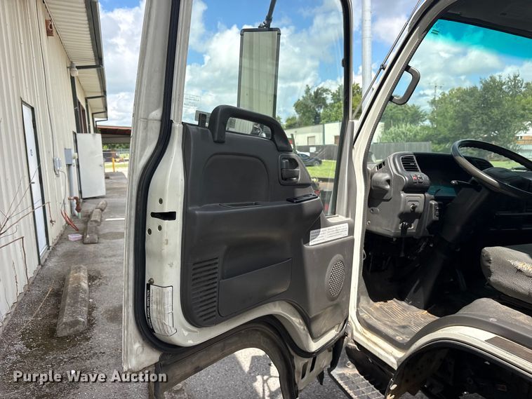 image for item ET0120 2005 Isuzu NPR box truck