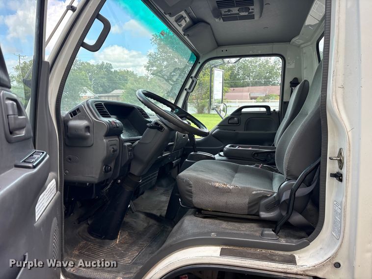 image for item ET0120 2005 Isuzu NPR box truck