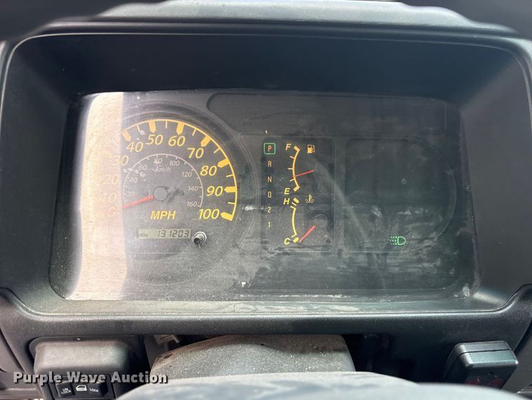 image for item ET0120 2005 Isuzu NPR box truck