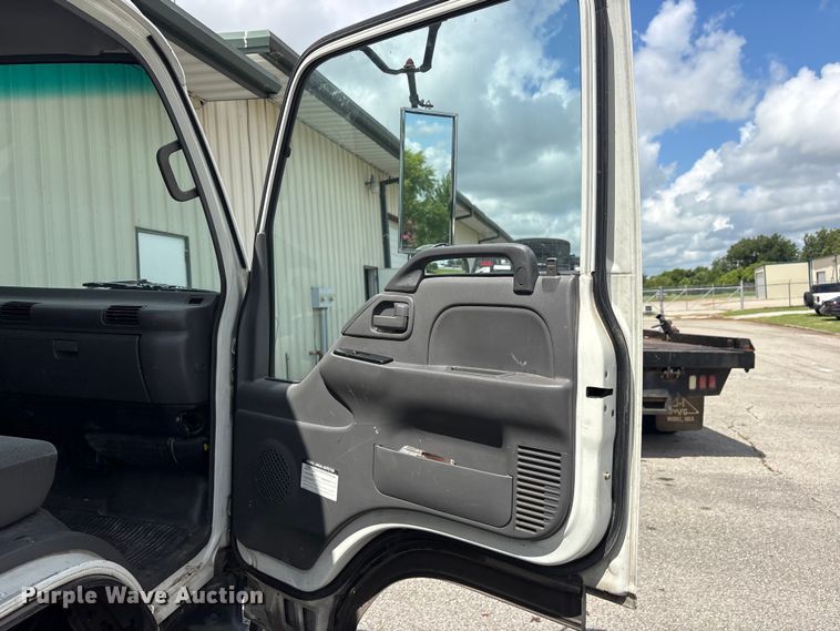 image for item ET0120 2005 Isuzu NPR box truck