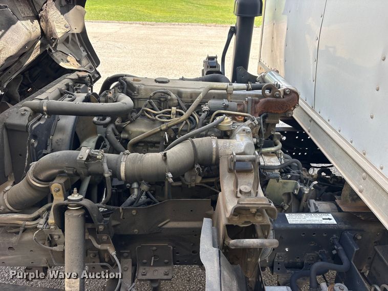 image for item ET0120 2005 Isuzu NPR box truck