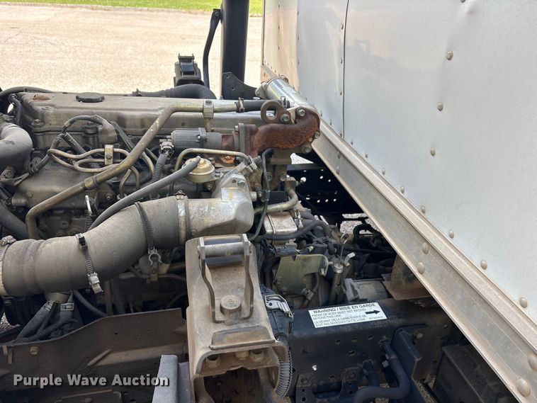 image for item ET0120 2005 Isuzu NPR box truck