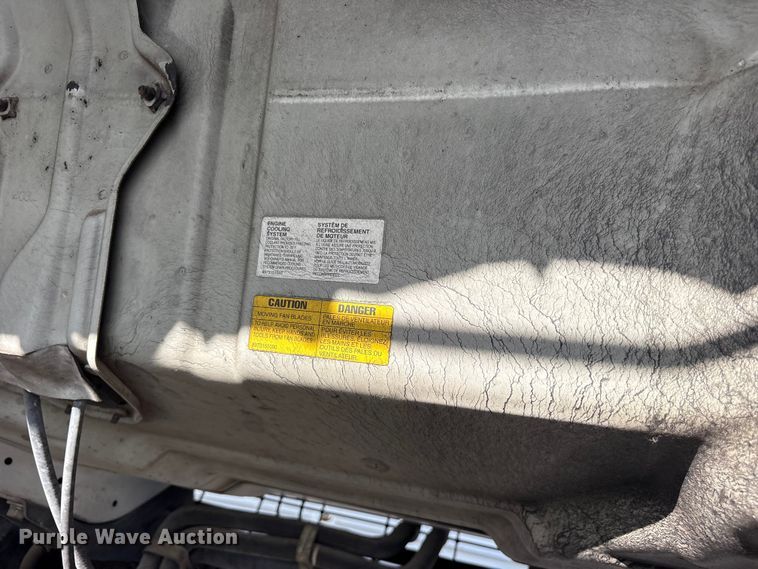 image for item ET0120 2005 Isuzu NPR box truck