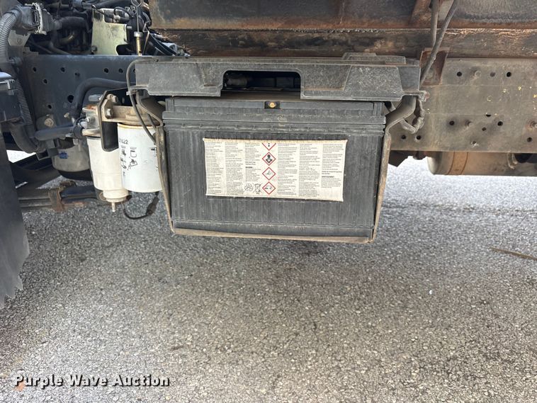 image for item ET0120 2005 Isuzu NPR box truck