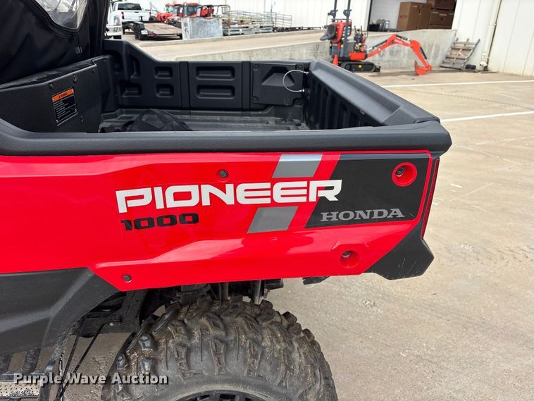 image for item ET0125 2023 Honda SXS1000M utility vehicle