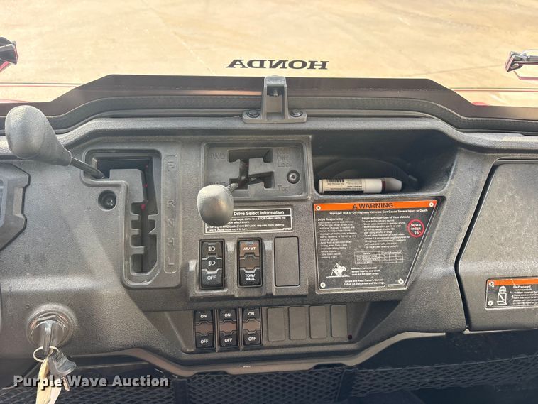 image for item ET0125 2023 Honda SXS1000M utility vehicle