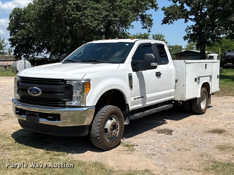 2017 Ford F350 Super Duty Ext. Cab utility bed pickup truck