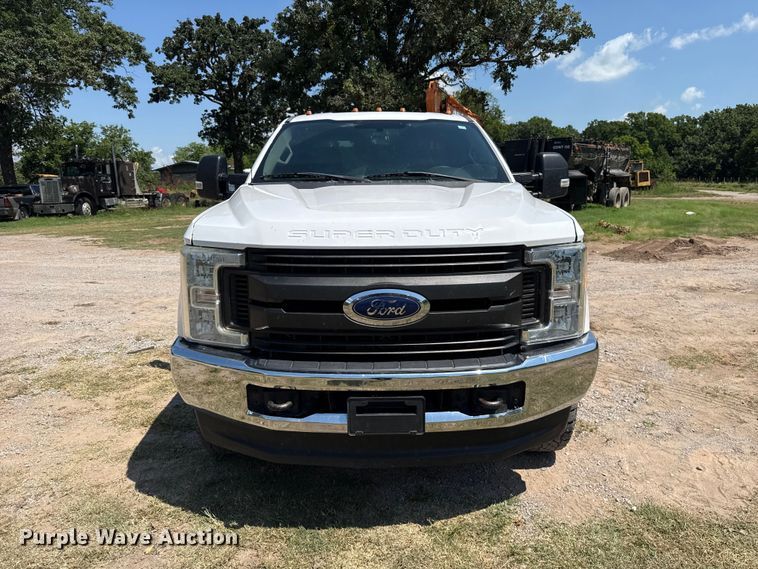image for item ET6454 2017 Ford F350 Super Duty Ext. Cab utility bed pickup truck