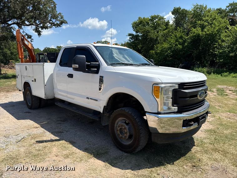 image for item ET6454 2017 Ford F350 Super Duty Ext. Cab utility bed pickup truck