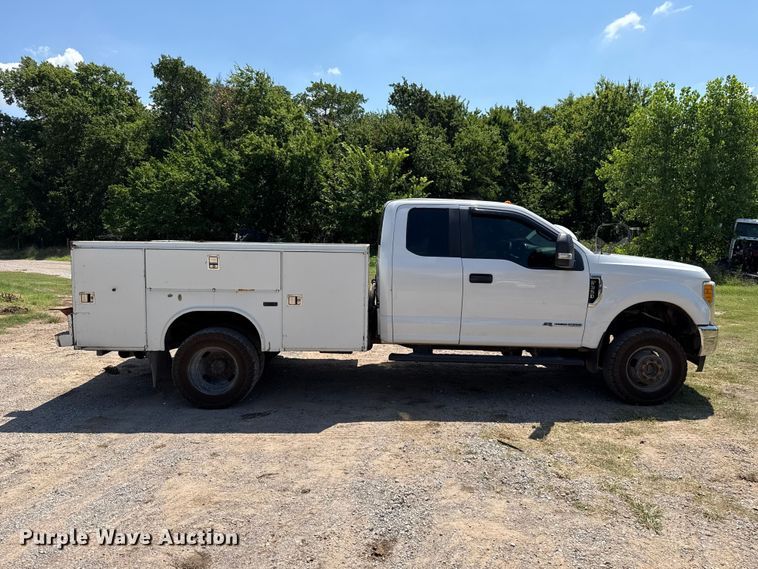 image for item ET6454 2017 Ford F350 Super Duty Ext. Cab utility bed pickup truck