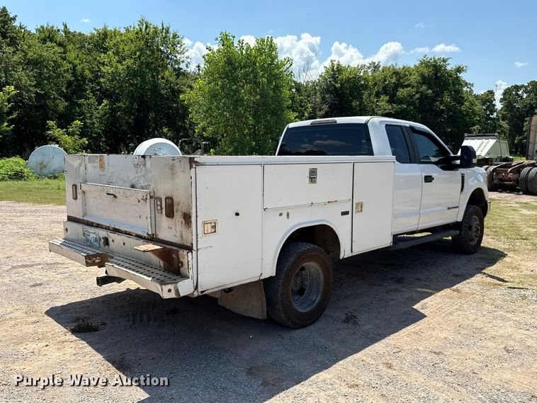 image for item ET6454 2017 Ford F350 Super Duty Ext. Cab utility bed pickup truck