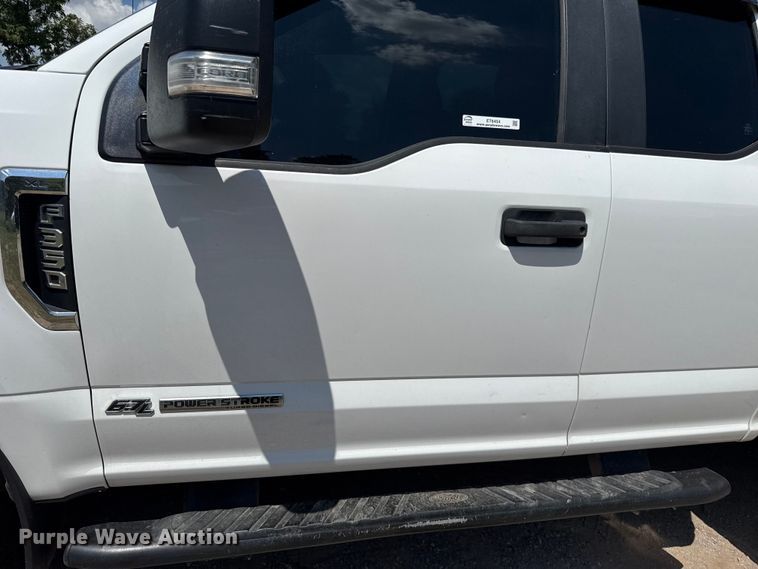image for item ET6454 2017 Ford F350 Super Duty Ext. Cab utility bed pickup truck