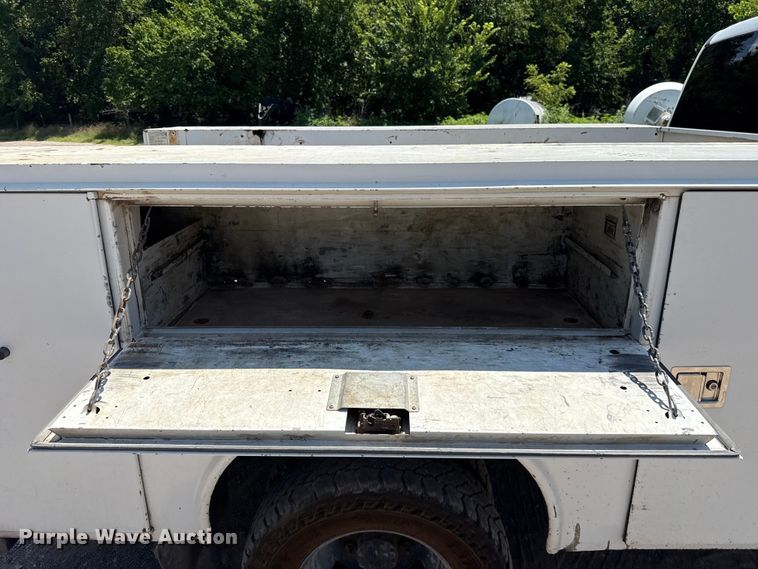 image for item ET6454 2017 Ford F350 Super Duty Ext. Cab utility bed pickup truck