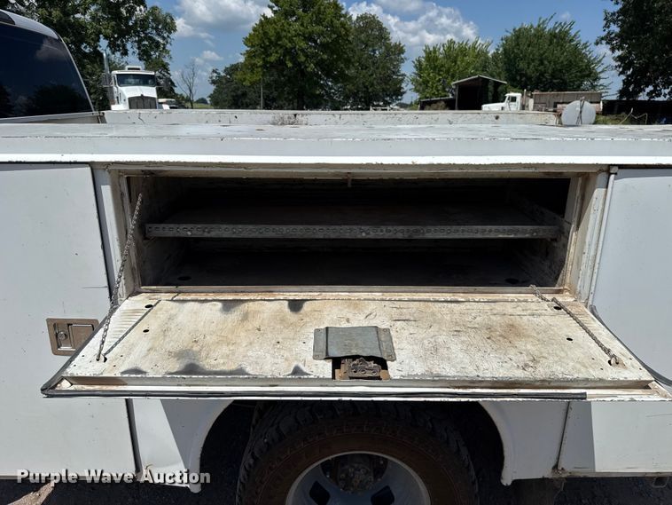 image for item ET6454 2017 Ford F350 Super Duty Ext. Cab utility bed pickup truck