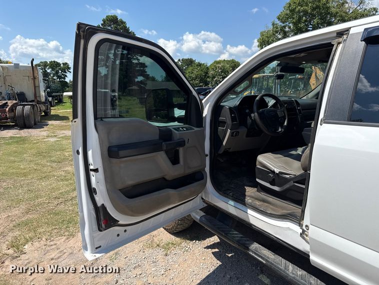 image for item ET6454 2017 Ford F350 Super Duty Ext. Cab utility bed pickup truck