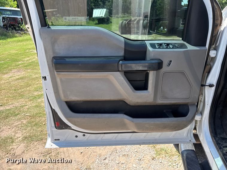image for item ET6454 2017 Ford F350 Super Duty Ext. Cab utility bed pickup truck