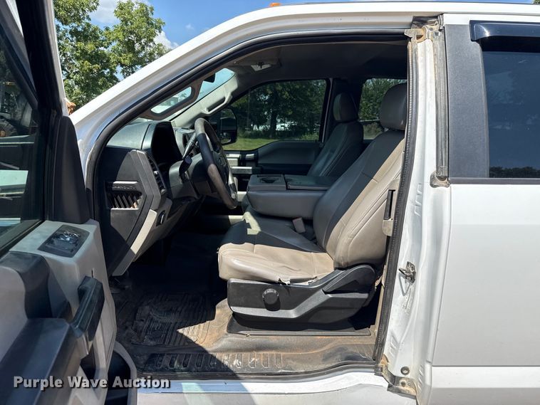 image for item ET6454 2017 Ford F350 Super Duty Ext. Cab utility bed pickup truck