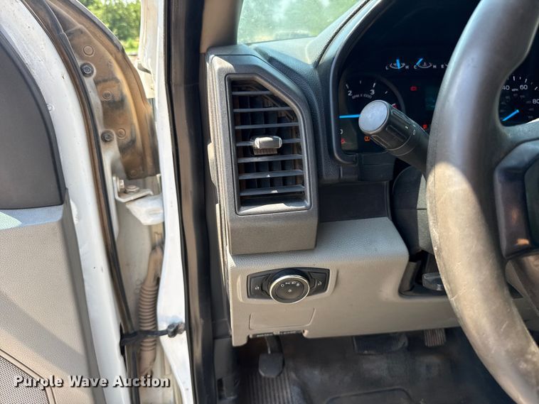 image for item ET6454 2017 Ford F350 Super Duty Ext. Cab utility bed pickup truck
