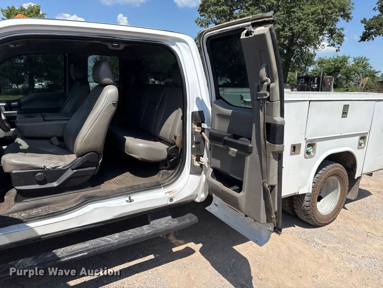 image for item ET6454 2017 Ford F350 Super Duty Ext. Cab utility bed pickup truck