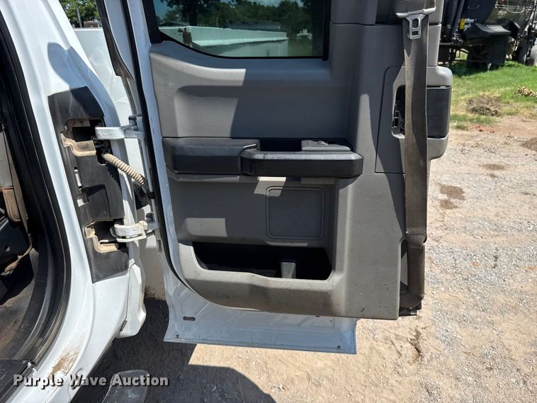 image for item ET6454 2017 Ford F350 Super Duty Ext. Cab utility bed pickup truck