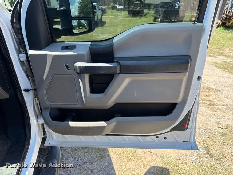 image for item ET6454 2017 Ford F350 Super Duty Ext. Cab utility bed pickup truck