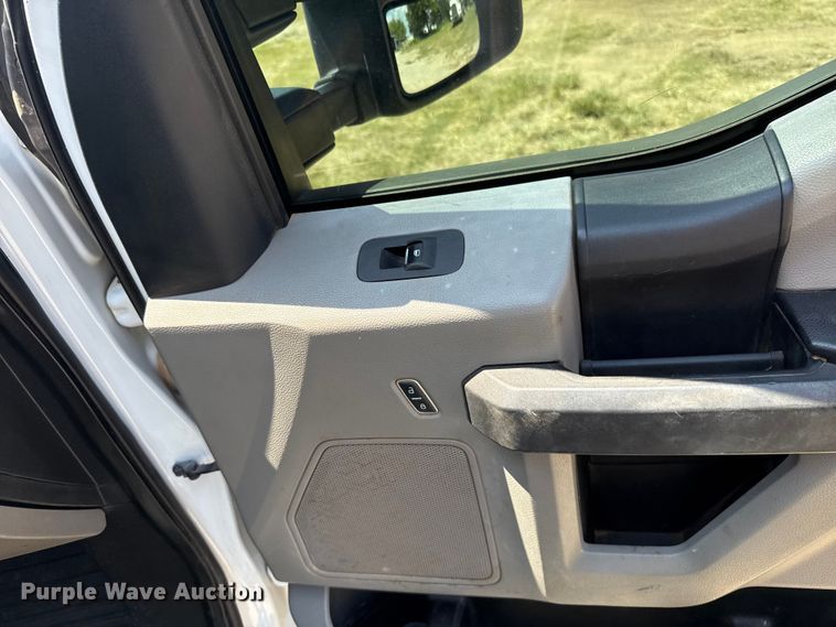 image for item ET6454 2017 Ford F350 Super Duty Ext. Cab utility bed pickup truck
