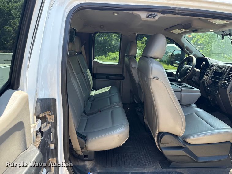 image for item ET6454 2017 Ford F350 Super Duty Ext. Cab utility bed pickup truck