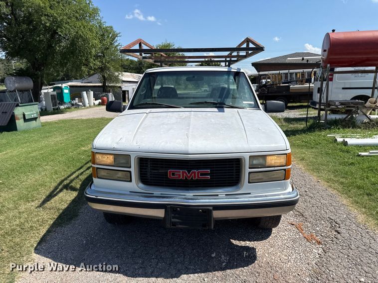 image for item ET6456 2000 GMC Sierra 2500 utility bed pickup truck