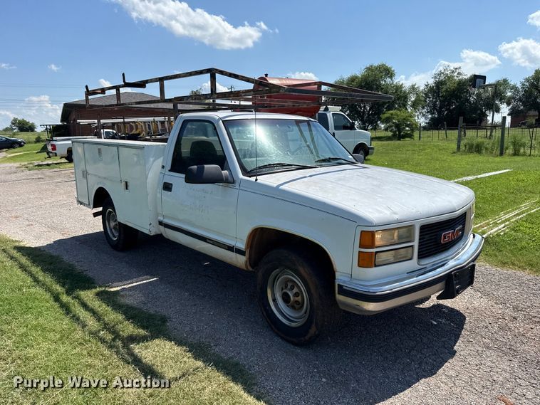 image for item ET6456 2000 GMC Sierra 2500 utility bed pickup truck