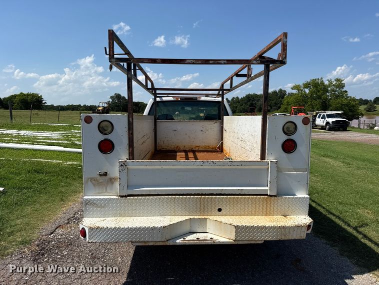 image for item ET6456 2000 GMC Sierra 2500 utility bed pickup truck