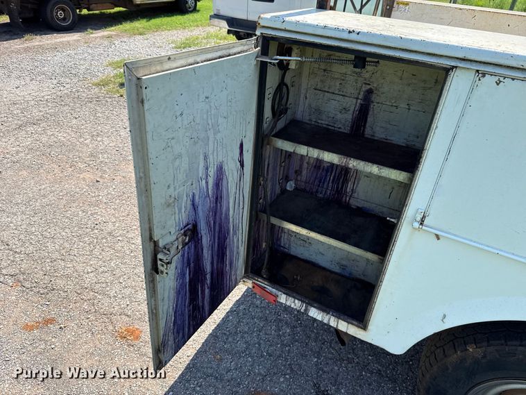 image for item ET6456 2000 GMC Sierra 2500 utility bed pickup truck