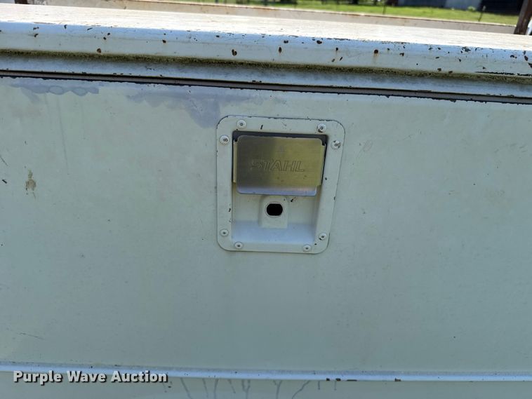 image for item ET6456 2000 GMC Sierra 2500 utility bed pickup truck