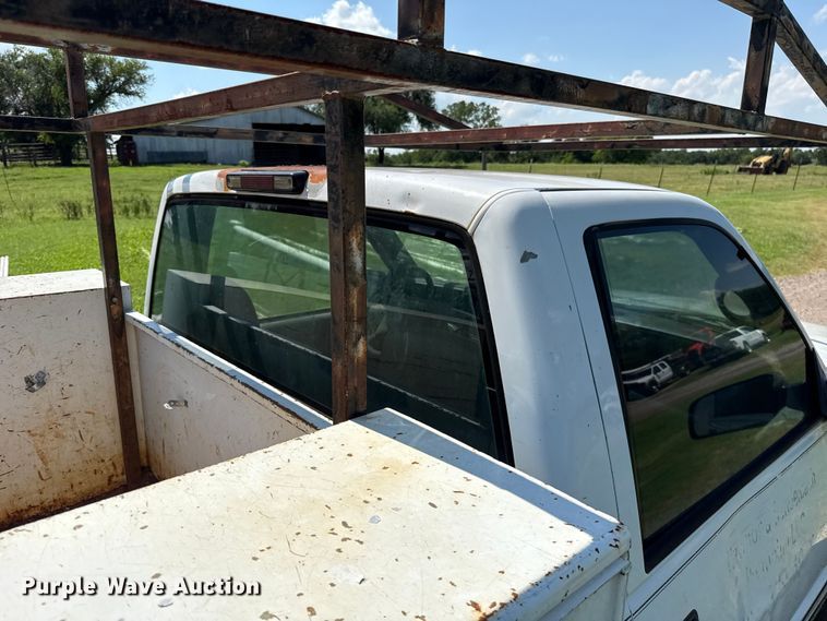 image for item ET6456 2000 GMC Sierra 2500 utility bed pickup truck
