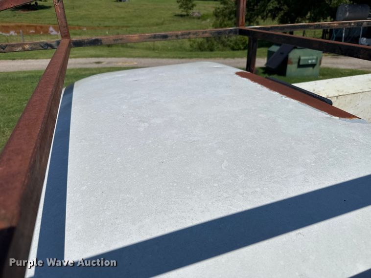 image for item ET6456 2000 GMC Sierra 2500 utility bed pickup truck