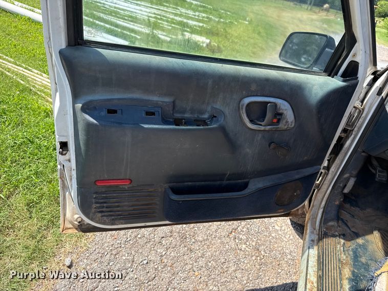 image for item ET6456 2000 GMC Sierra 2500 utility bed pickup truck