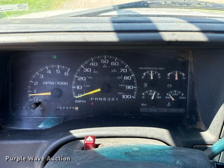 image for item ET6456 2000 GMC Sierra 2500 utility bed pickup truck