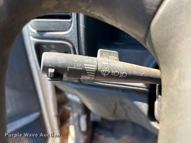 image for item ET6456 2000 GMC Sierra 2500 utility bed pickup truck