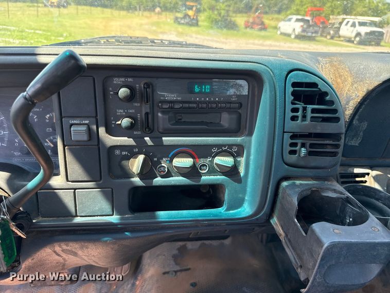 image for item ET6456 2000 GMC Sierra 2500 utility bed pickup truck