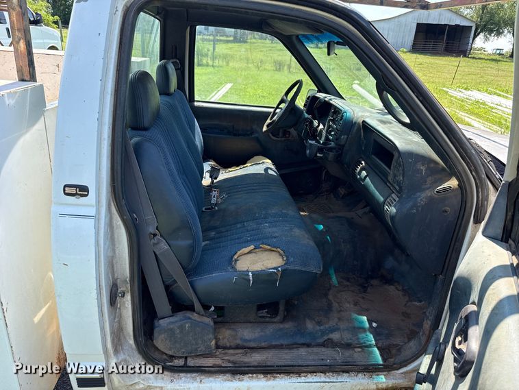 image for item ET6456 2000 GMC Sierra 2500 utility bed pickup truck
