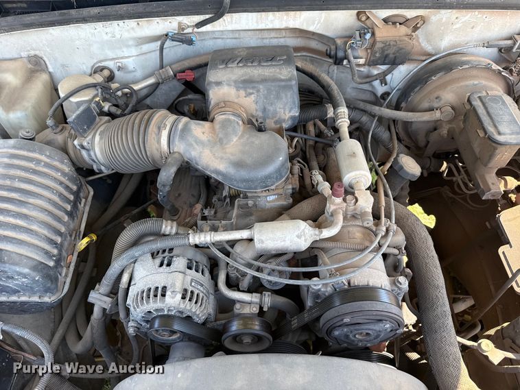 image for item ET6456 2000 GMC Sierra 2500 utility bed pickup truck